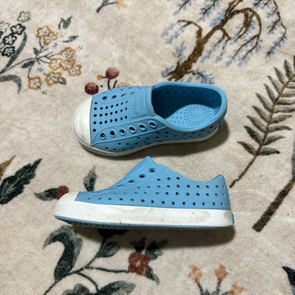 Native Shoes Kids Light Blue Water Shoes size 8 - Picture 1 of 6